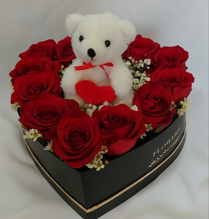 Heart Box - with 12 Roses & a Bear-Box 3
